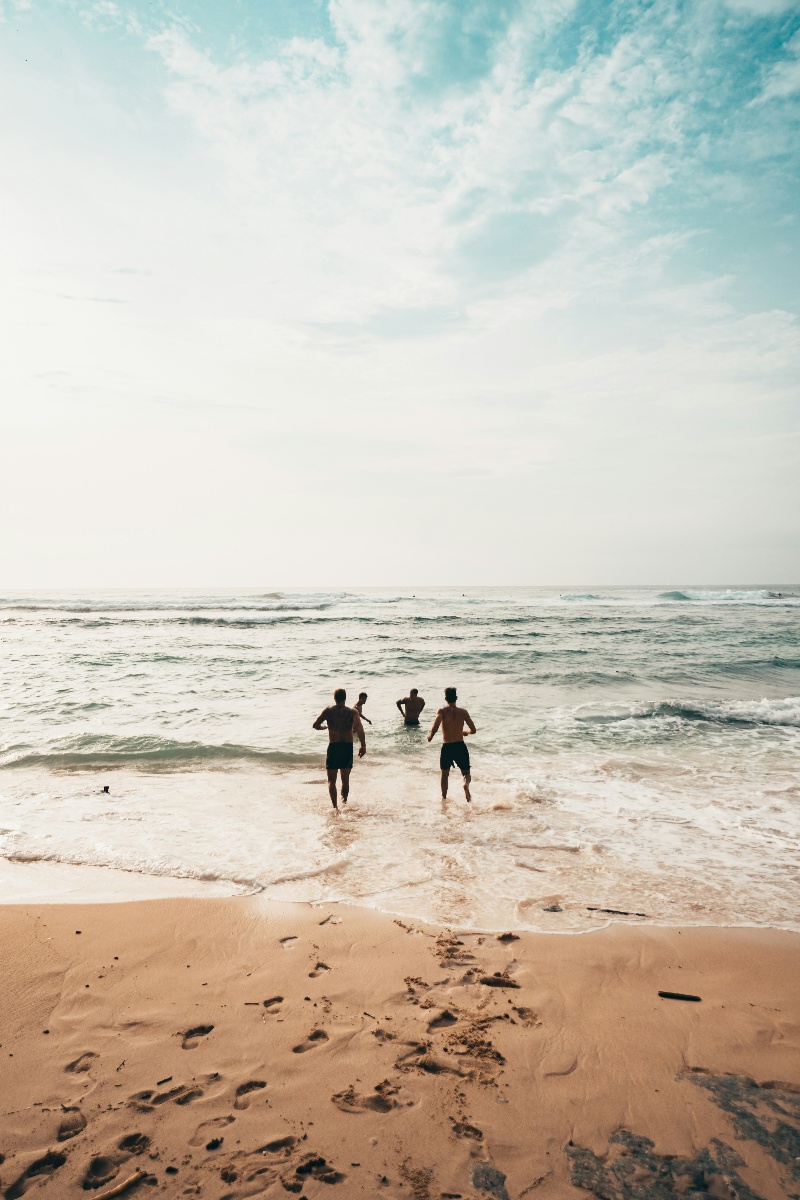 People running to the sea